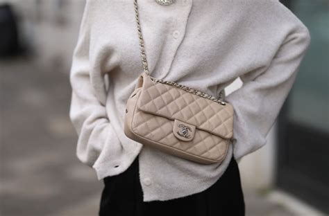 grijze chanel tas|Vintage Chanel bags – the ultimate guide to buying secondhand.